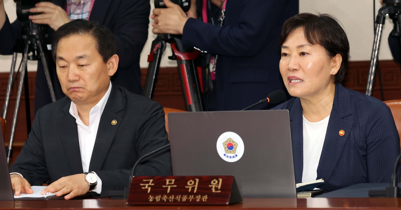 Agriculture minister heads to Mongolia to boost farming ties, K-food exports
